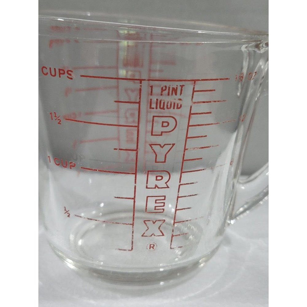 Vintage Pyrex 2-Cup Measuring Cup 516-L30 (1 Pint/16 OZ).